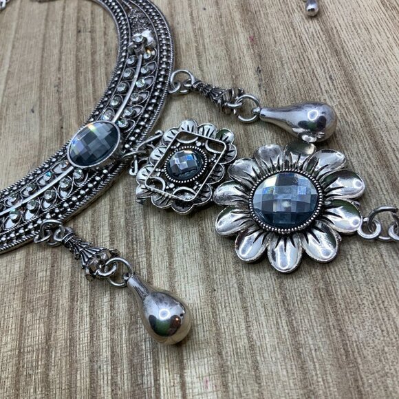 Victorian Style Floral Rhinestone Silver Tone Dangling Collar Necklace - Picture 8 of 10